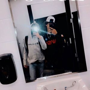 Meet your Posher, Levi